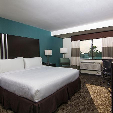 Holiday Inn Express Hotel & Suites Carlsbad Beach By Ihg Exterior foto