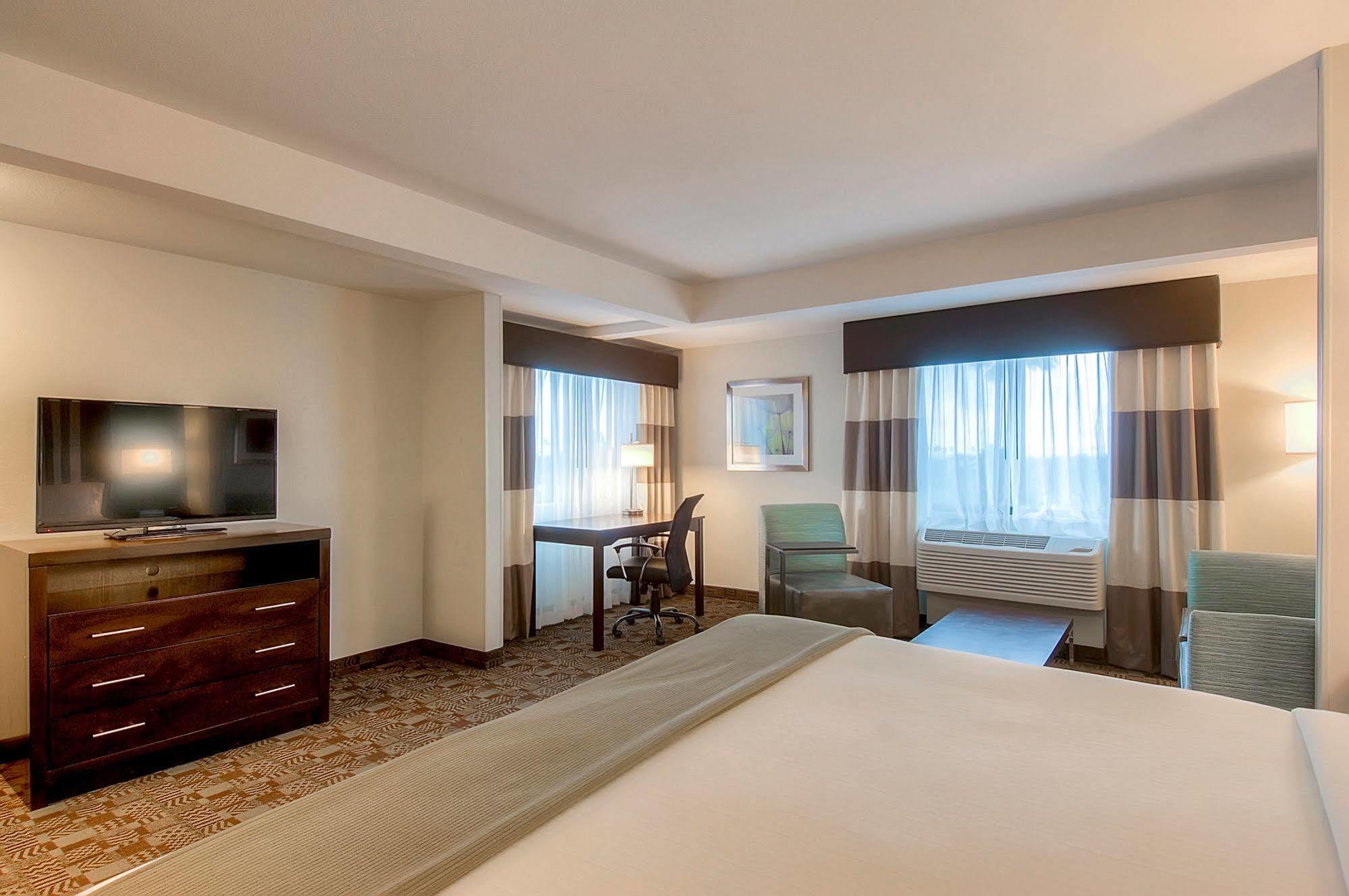 Holiday Inn Express Hotel & Suites Carlsbad Beach By Ihg Exterior foto